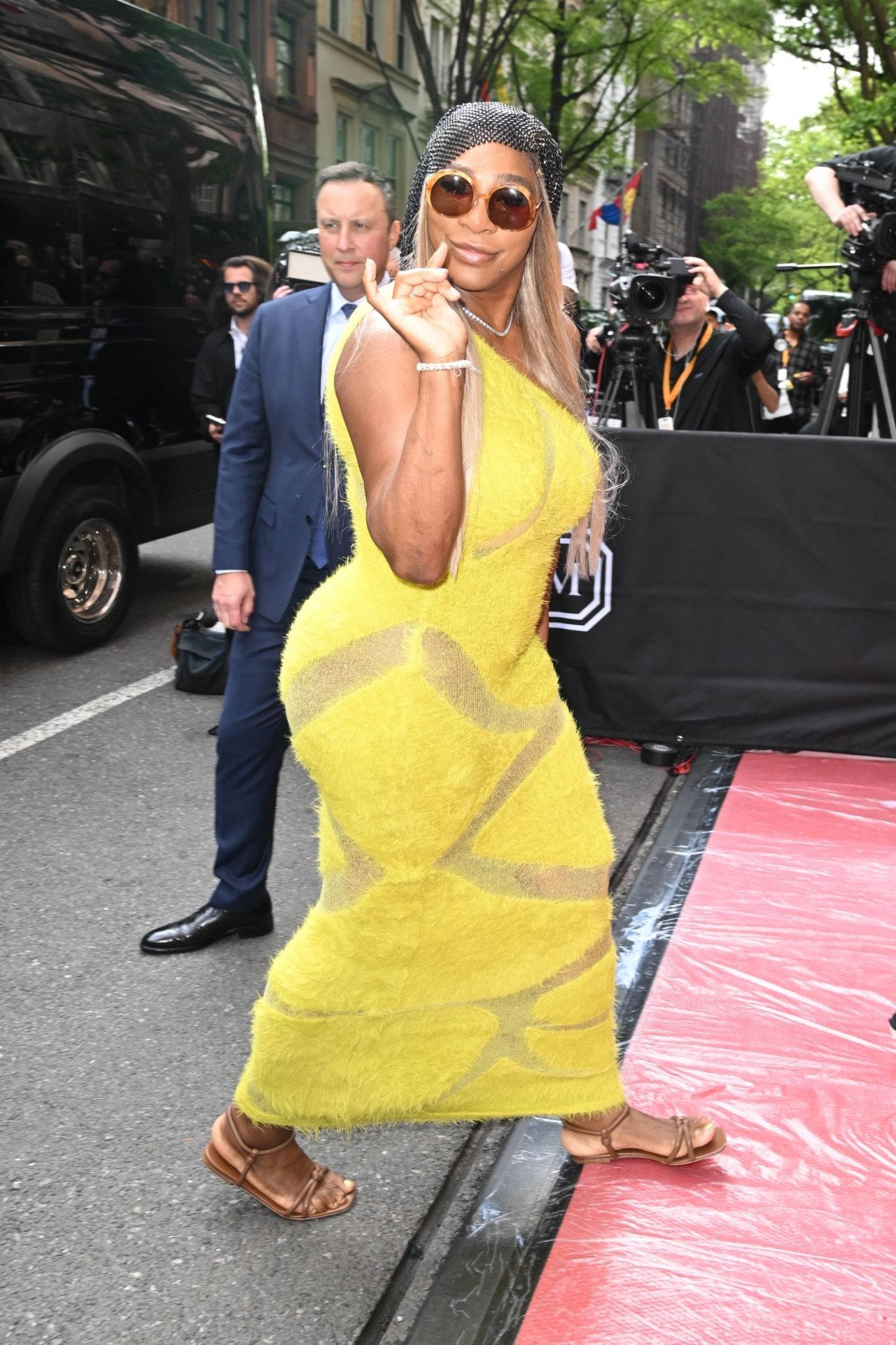 SERENA WILLIAMS IN A BRIGHT YELLOW DRESS IN NEW YORK4